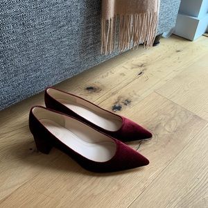 Velvet mid-heel pumps